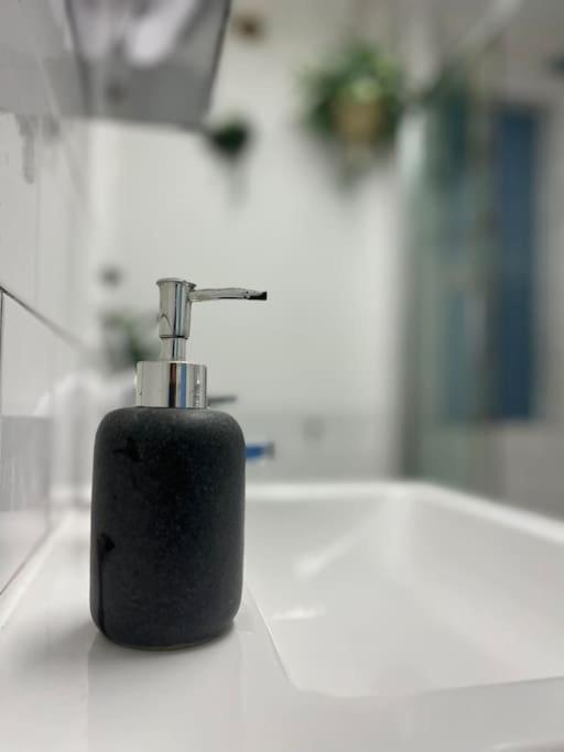 Modern Studio In Barbican Ec1 - Blue - F4 Лондон Екстериор снимка